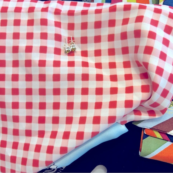 Green Solitaire studs - Picture 3 of 4